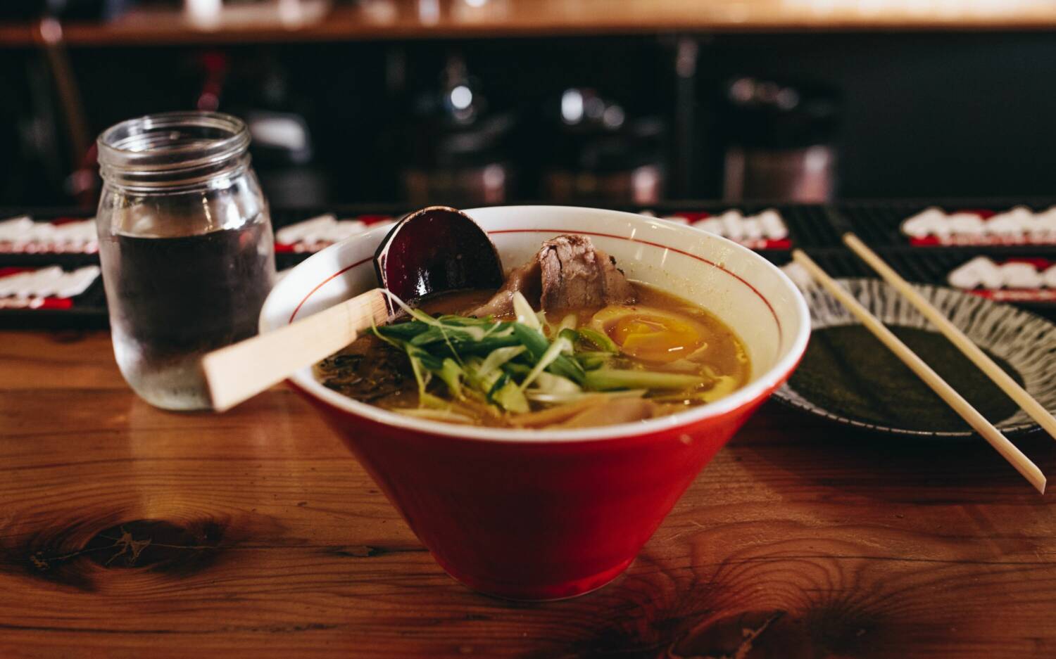 Ramen sind das Trend-Gericht aus Japan / ©Unsplash/Matthew Hamilton