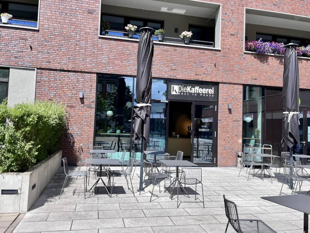 Röst in Peace: Die neue Kaffeerei in Winterhude lockt mit zahlreichen Sonnenplätzen und bestem Kaffee / ©Svea Abraham