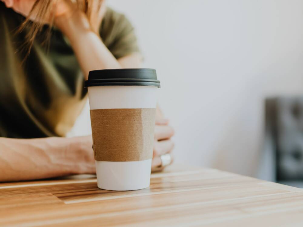 Seit Anfang des Jahres müssen viele Gastronomen Mehrwegbehälter anbieten / ©Unsplash/Kelly Sikkema