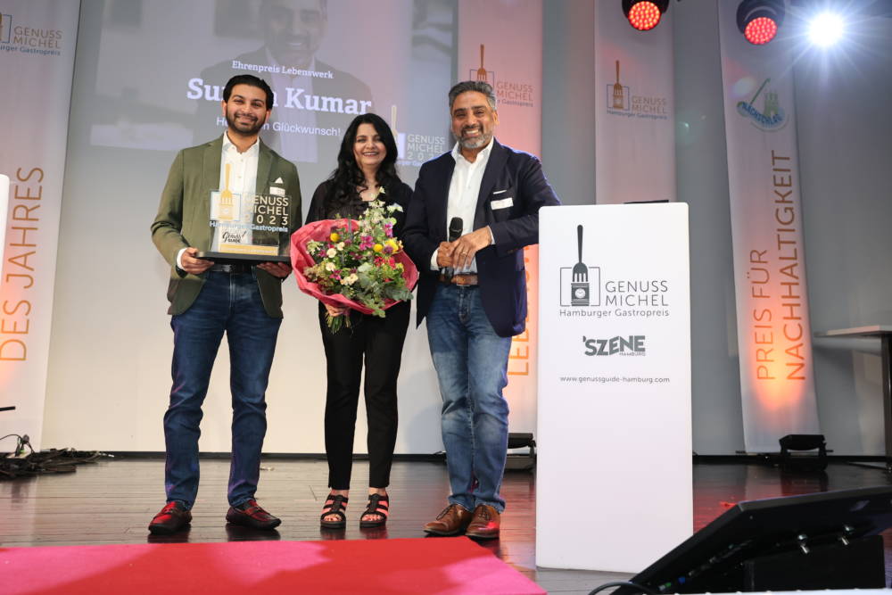 Suman Kumar wurde für sein Lebenswerk ausgezeichnet und nahm den Preis gemeinsam mit seinem Sohn Ricky und seiner Frau Nedhi entgegen  / ©Melanie Dreysse