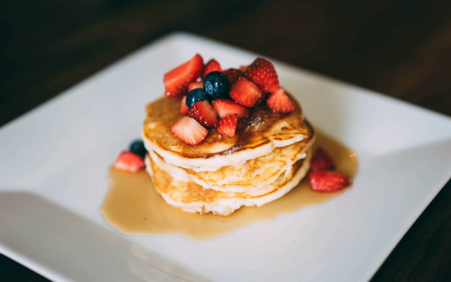 Zum süßen Abschluss: Berry-Pancakes / ©Unsplash/Herson Rodriguez