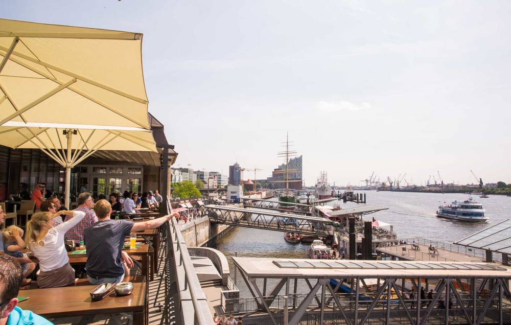 Bier mit Aussicht auf einer der schönsten Terrassen Hamburgs / ©Block Marketing GmbH