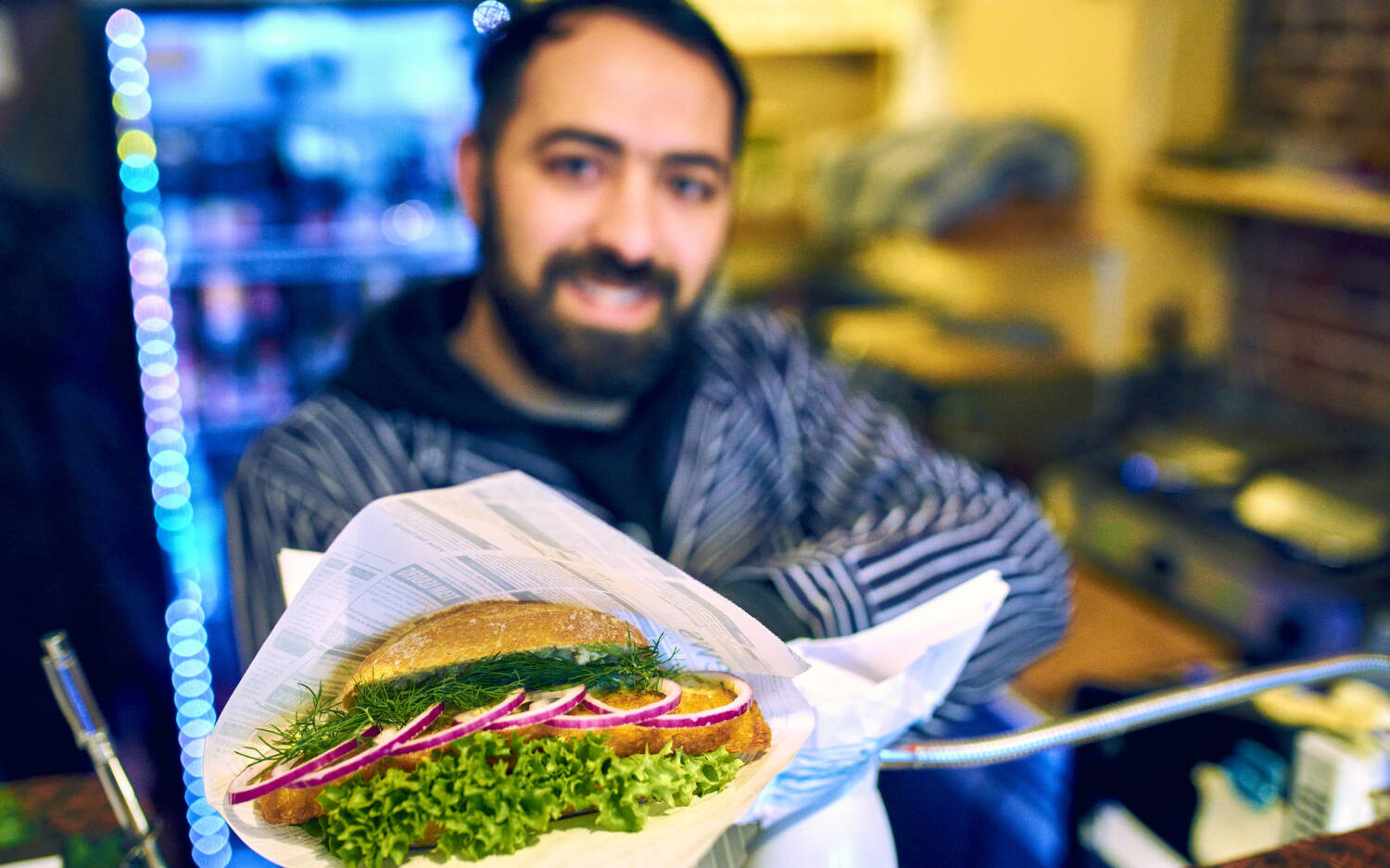 Dutzende Variationen von Fisch in knusprigen Brötchen stehen zur Auswahl / ©Marc Sill