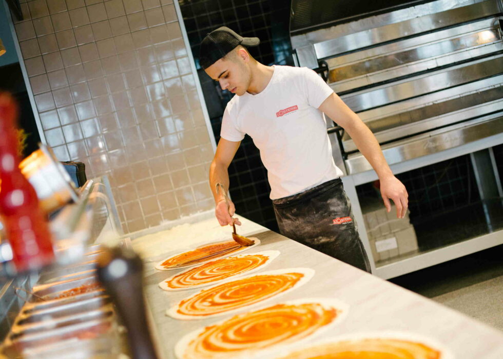 Große Pizzen für große Augen in der L'Osteria am Fischmarkt / ©David Strüning