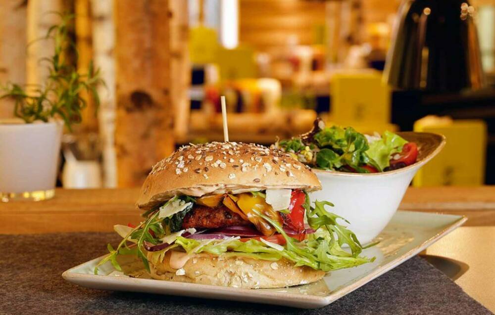 Leckere Burger, knusprige Pommes und knackige Salate gibt es bei Hans im Glück auch in Harburg / ©Hans im Glück