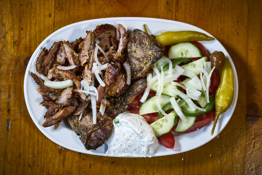 Leckeres Essen kann so einfach sein, beweist die Taverna Hellas / ©Marc Sill