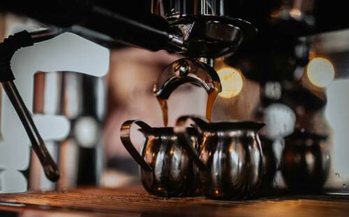 „Respecting coffee“ : Diesem Motto hat sich die Rösterei Black Delight aus Altona verschrieben / ©Unsplash/Jesusrocha