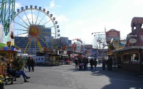 Riesenrad, Achterbahn und Co. auf dem Frühlingsdom in Hamburg / ©Marco Arellano Gomes