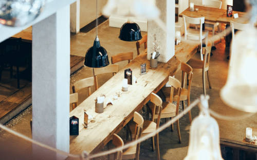 Das modernen Ambiente im Barefood Deli wirkt wie aus einem Til-Schweiger-Film  / ©Marc Sill