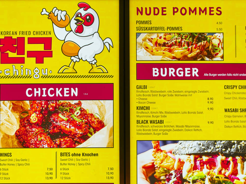 Die auffällige Speisekarte im Chingu in der Altstadt / ©Marc Sill