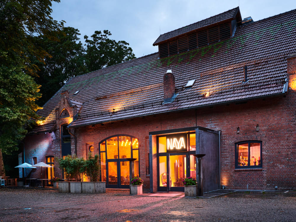Die 200 Jahre alte Scheune in Poppenbüttel erstrahlt seit dem 1. August in neuem Licht / ©Naya Restaurant