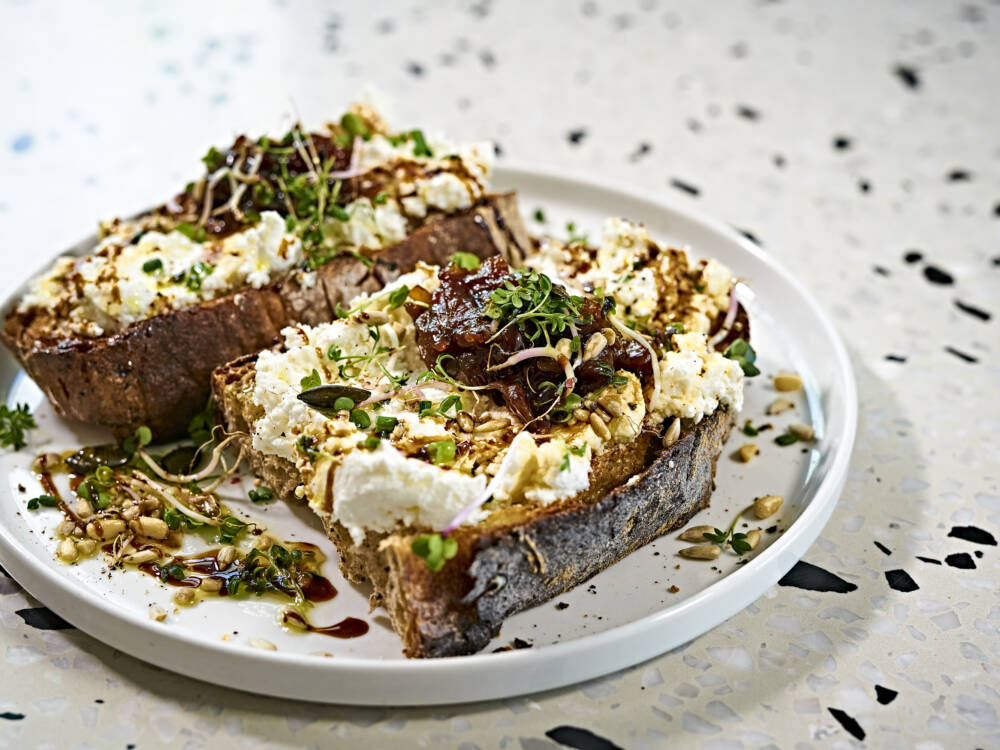 Eine rustikale Brotzeit zum Genießen im Café Mynt / ©Marc Sill
