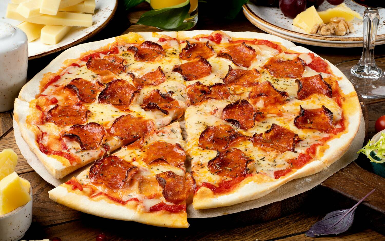 Bei das Erdgeschoss gibt es empfehlenswerte Pizza / ©Unsplash/Food Photographer David Fedulov