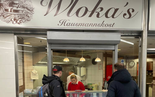 Der polnische Imbiss Wloka’s lockt mit deftiger Hausmannskost unter den Jungfernstieg / ©Matthias Onken