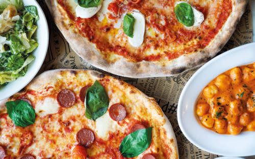 Die italienische Pizza in der L’Osteria in Winterhude kommt direkt aus dem Steinofen / ©L’Osteria