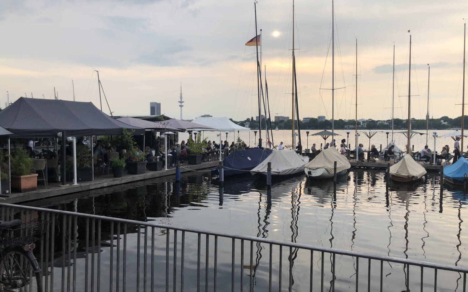 Ein perfekter Blick über die Außenalster / © Frank Sill