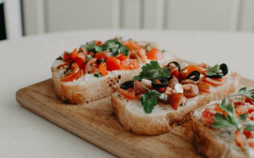 Ein perfekter Einstieg im Il Cortile: geröstete Bruschetta / ©Unsplash/Margarita Zueva