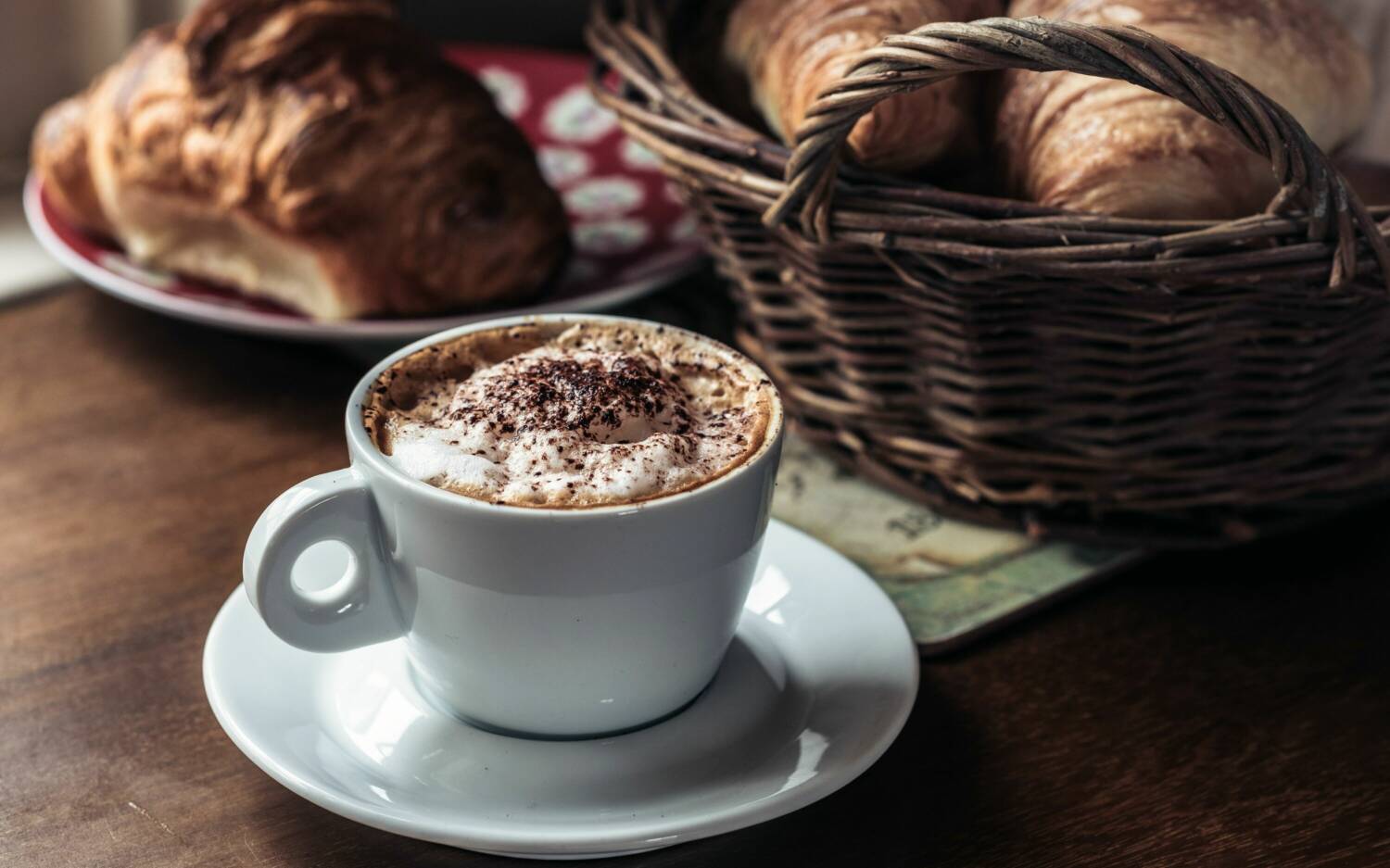 Eine Pause im Grünen im neuen Lokal Hafenmeisterei in Altona / ©Jez Timms / Unsplash