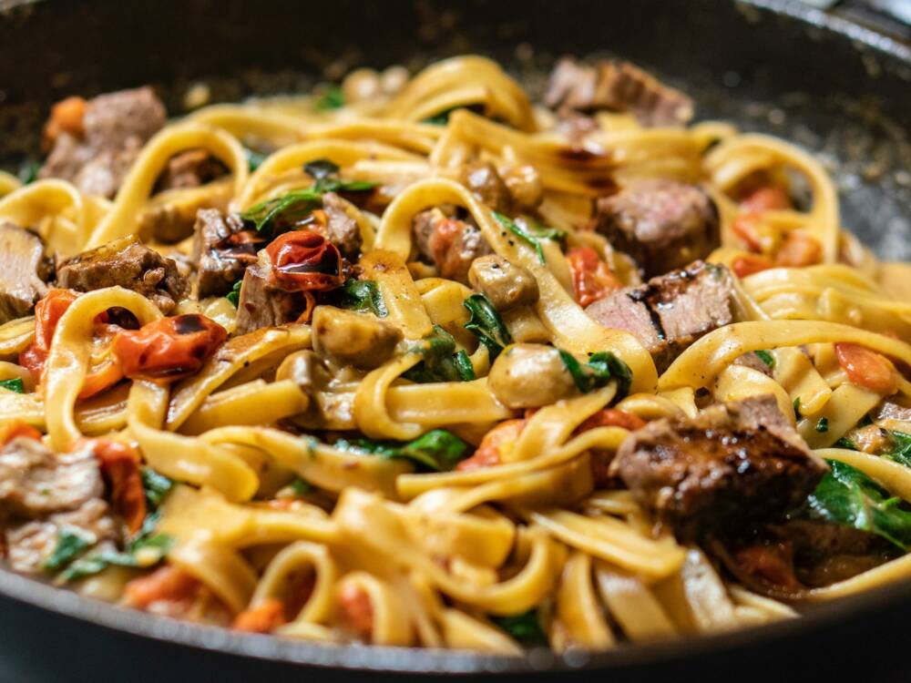 Handgemachte Pasta gibt es beim La Famiglia in Quickborn /©Unsplash/amirali mirhashemian