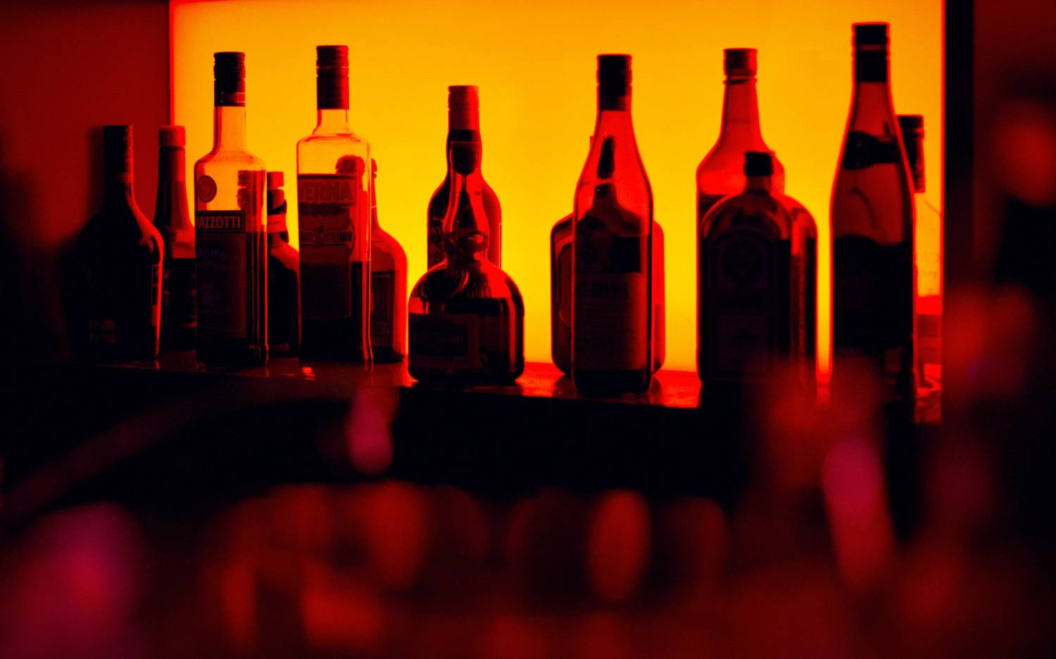 In der Minibar gibt es ausgefallene Drinks von Barkeeper und Gastgeber Jost / ©Unsplash Sérgio Alves Santos