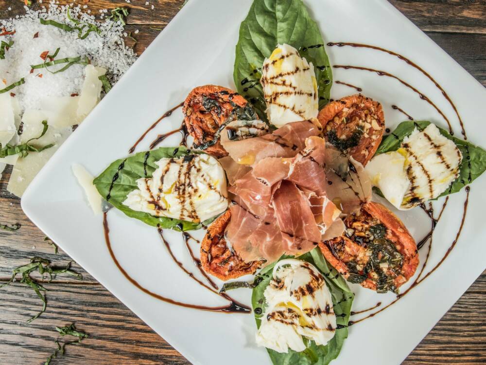 Italienische Leckerbissen bei italienischem Ambiente – einfach abgerundet / ©Unsplash/Brenan Greene