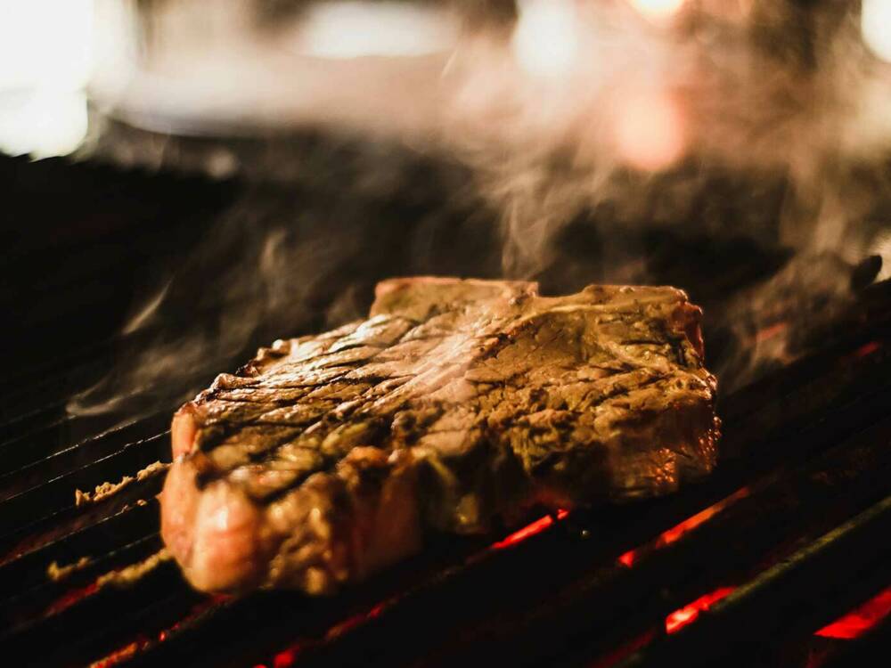  Joks Landhaus versorgt Fleischfans mit ordentlichen Steaks / ©Unsplash/Louis Hansel