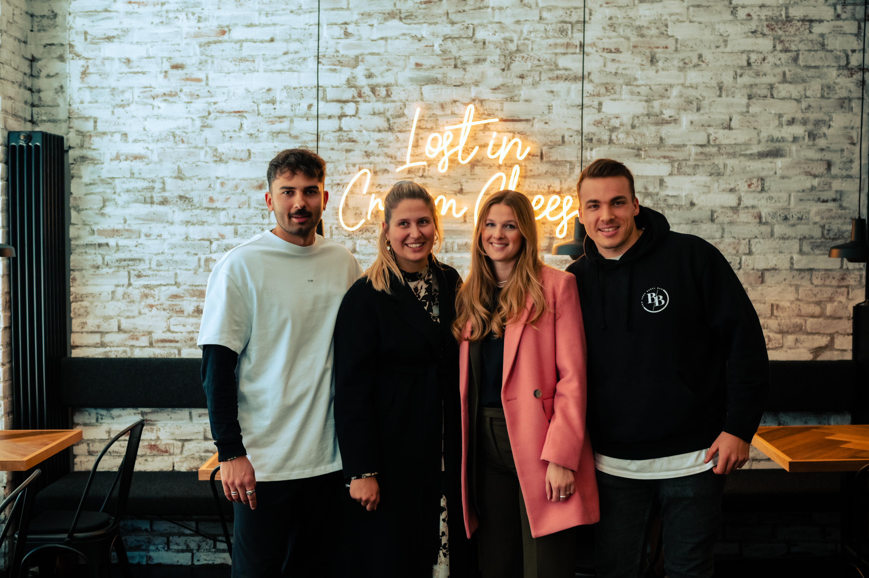 Jonas Conrad, Laura Nahe, Pia Wehling und René Westphal haben die New York Bagle Bar gemeinsam gegründet / ©Leonie Hinrchs 