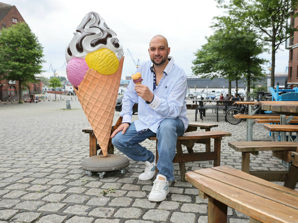 Nico Adler verkauft neben hausgemachtem Eis auch Pizza / ©Melanie Dreyssee