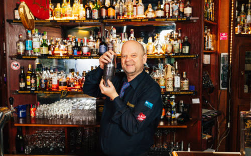 Uwe Christiansen prägte die Hamburger Barkultur wie kaum ein anderer / ©Julia Schumacher