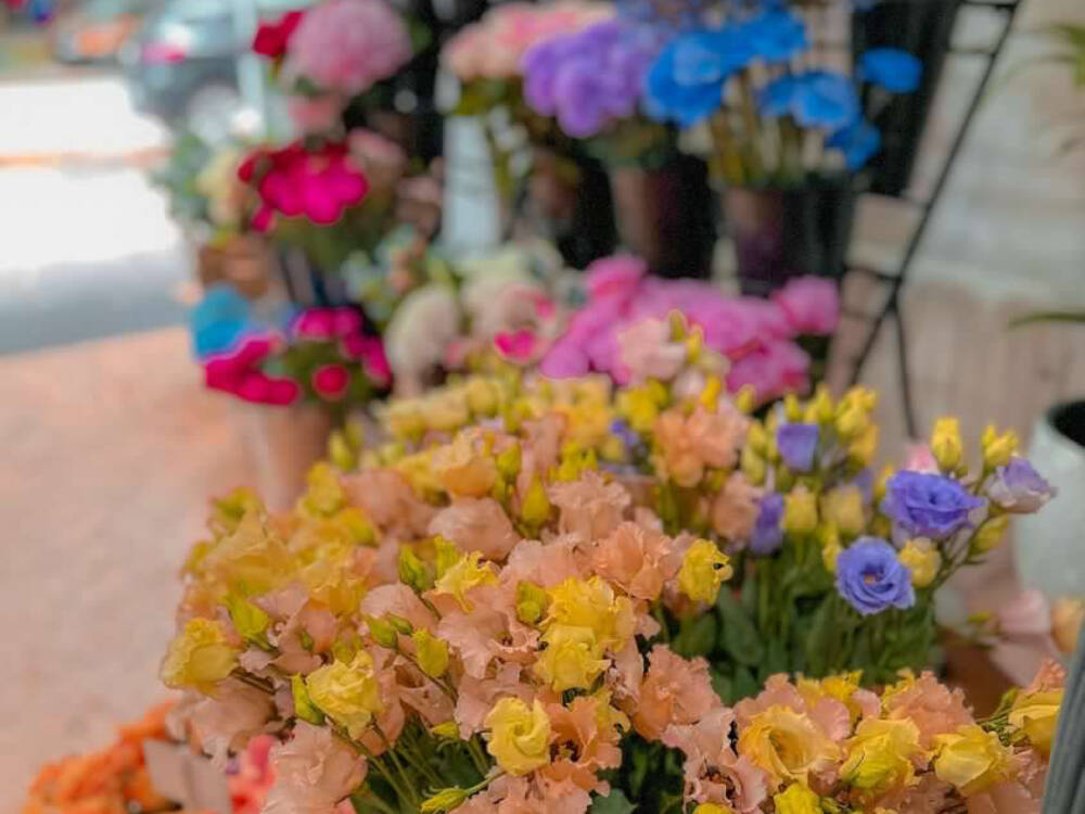 Bunte Blumensträuße inHülle und Fülle warten in The Flower Bar / ©The Flower Bar 