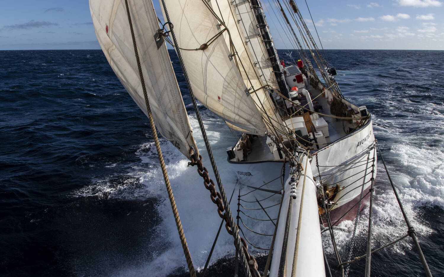 Einmal im Jahr wird die Kaffeeernte der Höfe mit einem Segelschiff über den Atlantik nach Europa transportiert / ©Teikei Coffee/Christoph Bog