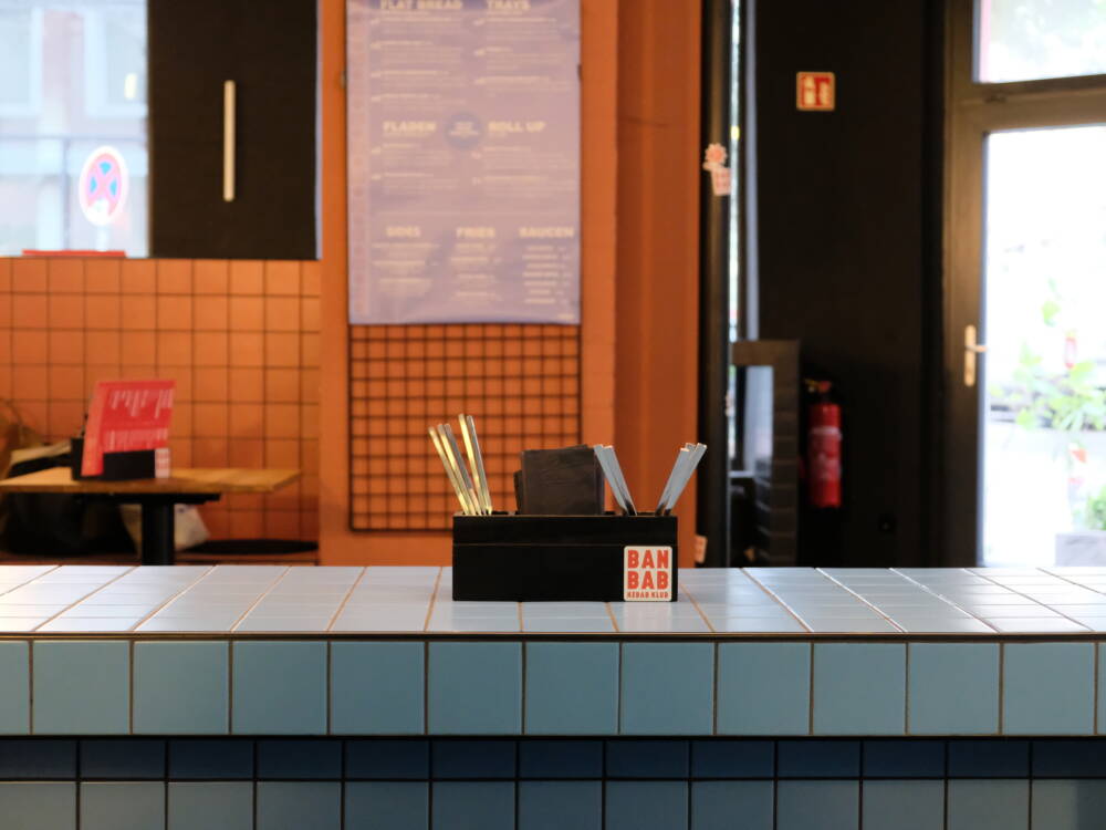 Im Ban Bab Kebabklub in der Marktstraße des Karoviertels wird der klassische Kebab neu aufgelegt / ©Genuss-Guide Hamburg