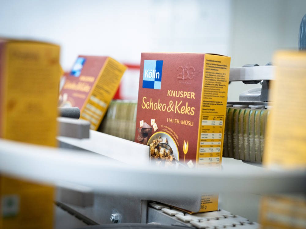 Produkte aus dem Hause Kölln landen in ganz Deutschland in Supermarktregalen / ©Kölln
