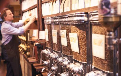 Über 40 verschiedene Sorten Kaffee: die Rösterei Coffeum in der Altstadt / ©Coffeum
