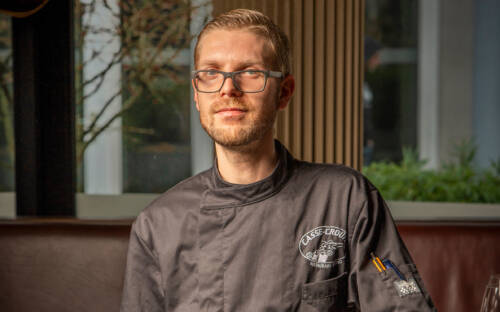 Der 30-Jährige Stefan Schostak ist neuer Küchenchef im Casse-Croûte / ©Matthias Emminger