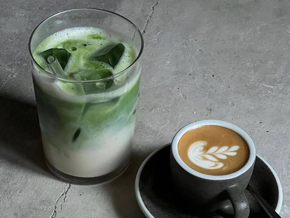 Im Trader gibts Kaffee, Matcha und Kunst zu genießen / ©trader.gallery