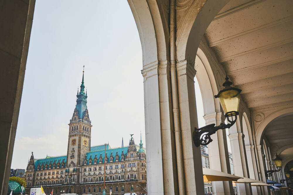 Margot Wolf bekommt das Bundesverdienstkreuz im Hamburger Rathaus verliehen / ©Mediaserver Hamburg / ThisIsJulia Photography