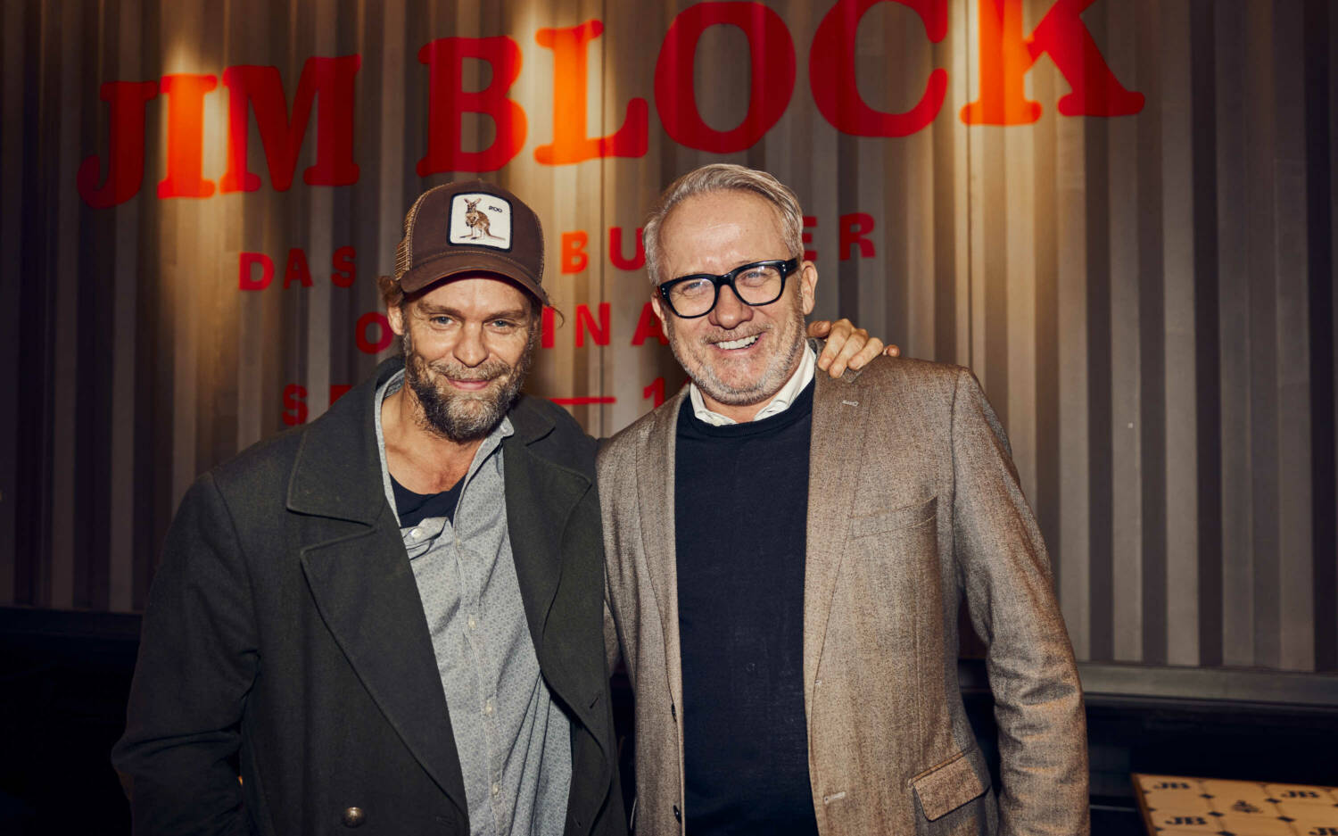 Musiker Pohlmann mit Jim Block-Geschäftsführer Sven Freystatzky / ©Anna-Lena Ehlers