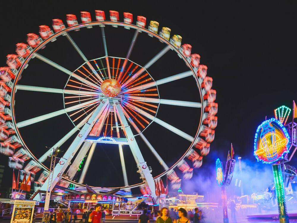 Riesenrad, Achterbahn und Co. auf dem Winterdom in Hamburg / ©Mediaserver Hamburg / ThisIsJulia Photography