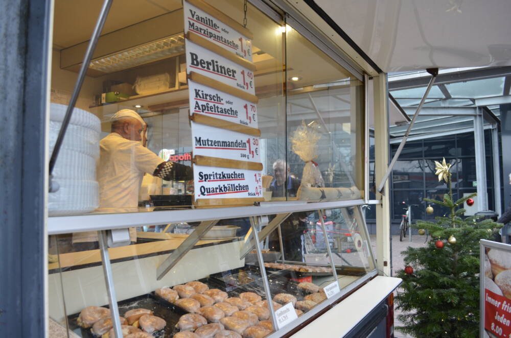 Am Silvestertag startet der Berliner-Verkauf bei Hansens Schaubäckerei schon mitten in der Nacht / ©Tammy Kim Duong
