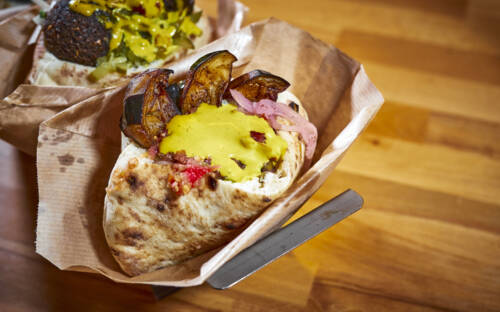 Im israelischen Carmel by Kapara überzeugen die veganen Pitas / ©Marc Sill