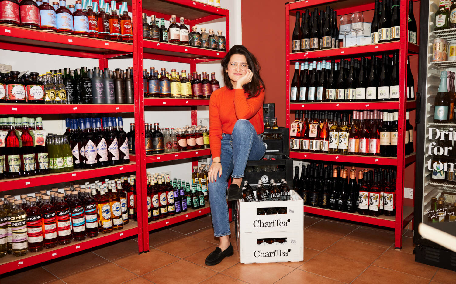Mit nüchtern.berlin bietet Isabella Steiner über 200 alkolfreie Getränkealternativen an / ©Jaclyn Locke