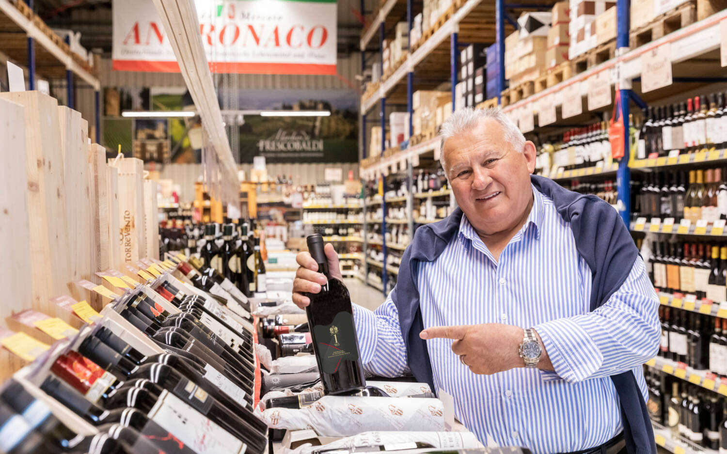 Vincenzo Andronaco hat zum Jubiläum seinen eigenen Wein kreiert / ©Kennedy Production