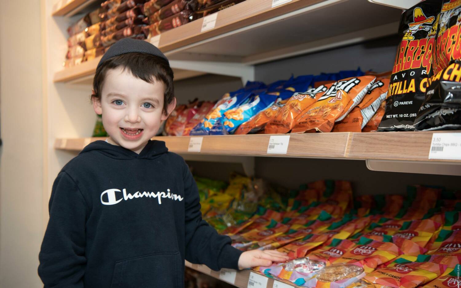 Auch Süßigkeiten und Snacks bietet der Kosher Market in Rotherbaum an / ©Raawi / Armin Levy