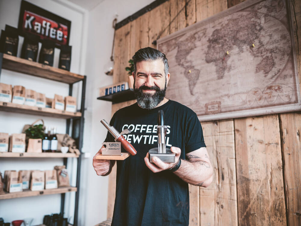 Erik Brockholz erfüllt sich mit Kaffeebrewdas Kaffeeklatsch einen lang gehegten Traum / ©Kaffeebrewda