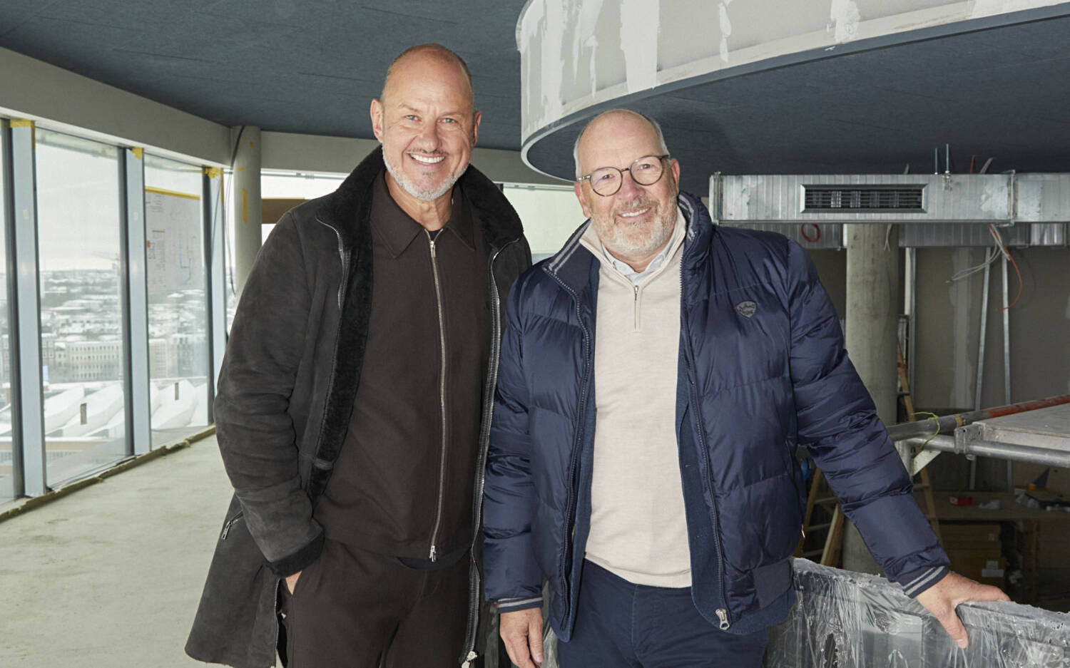 Frank Rosin mit Marek N. Riegger, dem CEO der RIMC Hotels & Resorts Group, auf dem Bunker / ©RIMC