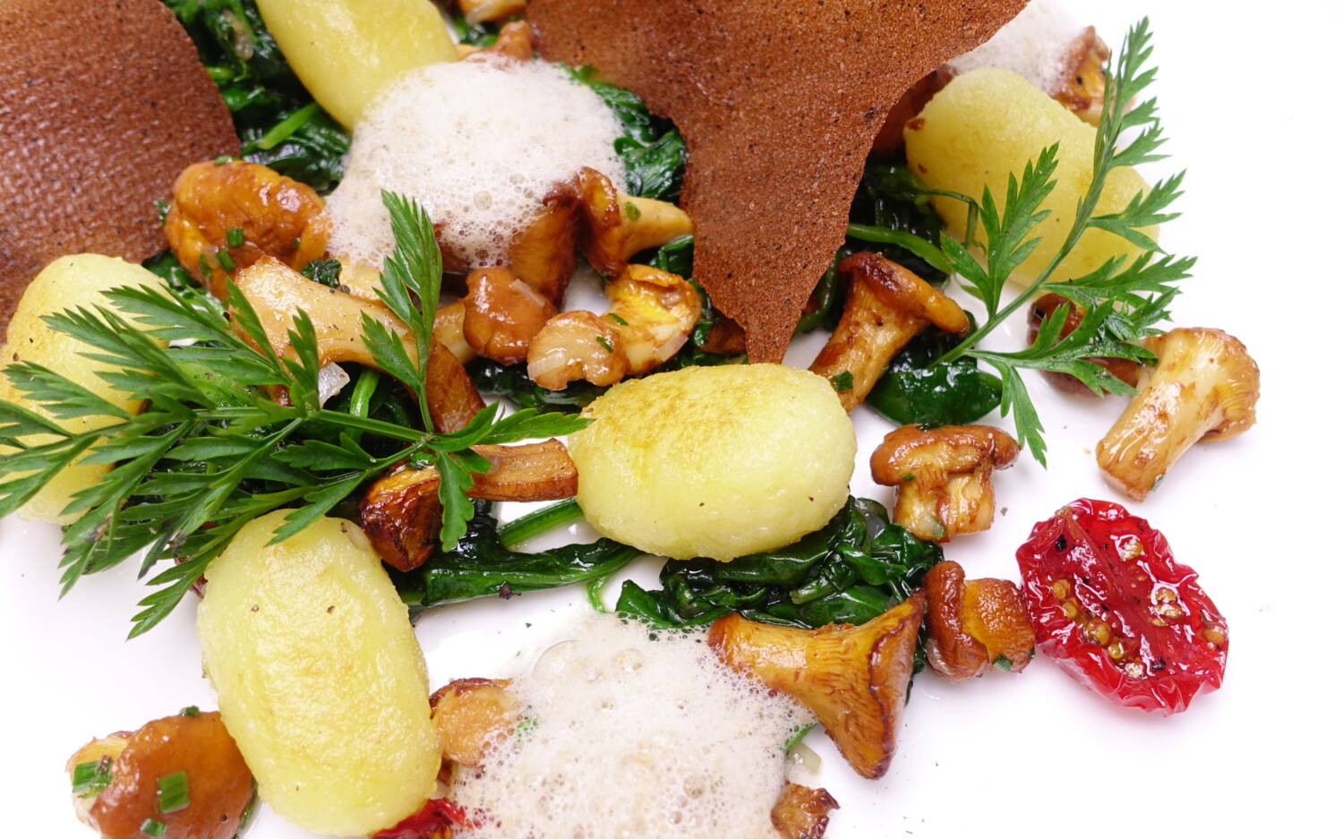 Gnocchi mit jungem Spinat und knackigen Pfifferlingen / ©Landhaus Scherrer