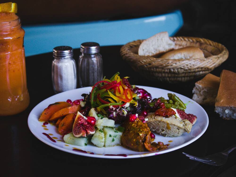 Im Molana Alreza wird arabische Küche serviert / ©Unsplash/Louis Hansel