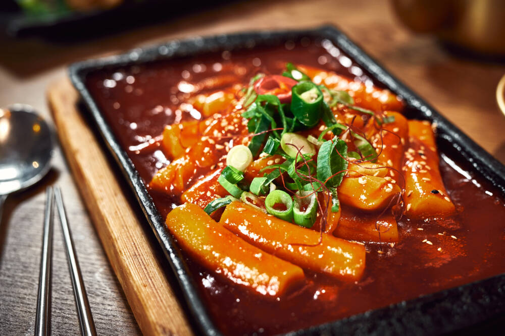 Koreanische Spezialitäten sind im kini rein vegan: zum Beispiel das Reiskuchen-Gericht Tteok Bokki / ©Marc Sill