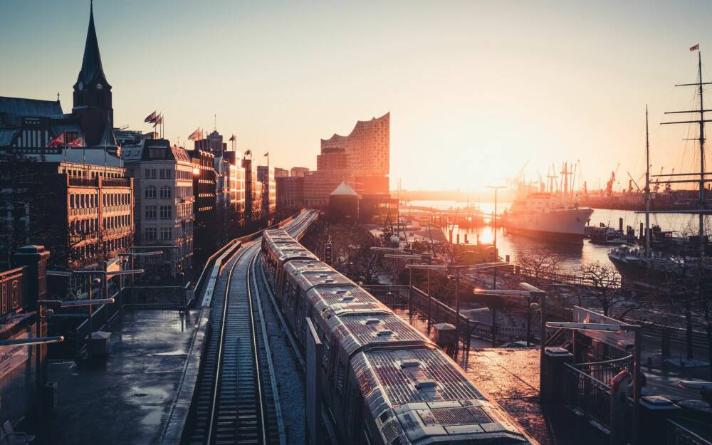 Das Heimathafen Restaurant befindet sich unweit der U-Bahnstation Baumwall / ©Unsplash/Patrick Rosenkranz